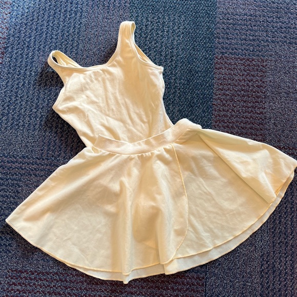 Capezio Other - Little girl ballet outfit set for dance class, Capezio leotard & skirt, size 6-7